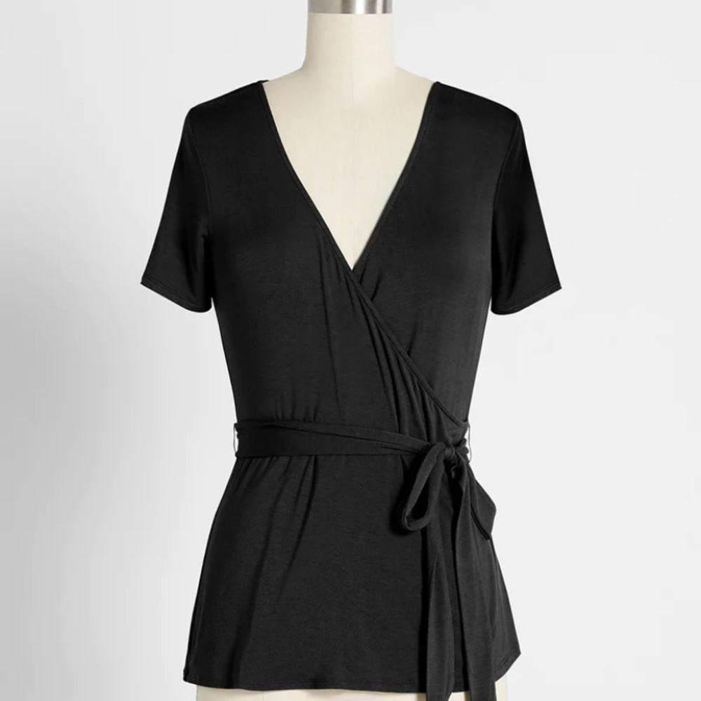 Modcloth Wrap T-shirt “The Surplice is Right” in Black, size Small S